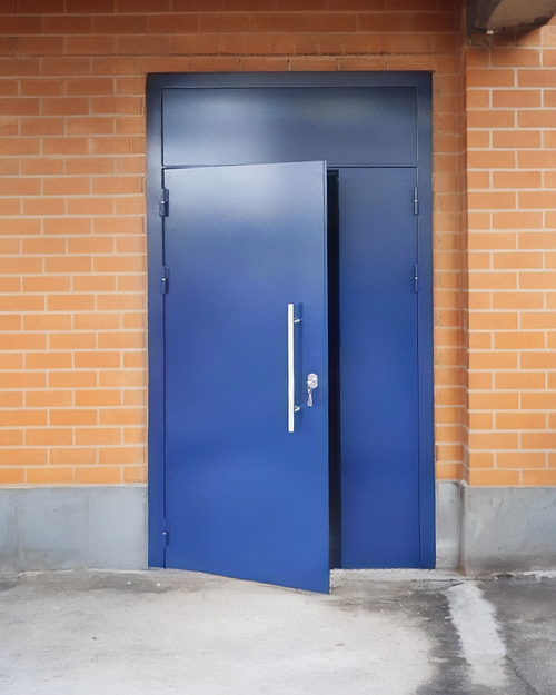 Дверь синего цвета Дверь синего цвета
