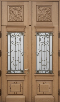 Равностворчатая парадная термодверь с верхней вставкой, стеклом, ковкой и отделкой массивом с резьбой Равностворчатая парадная термодверь с верхней вставкой, стеклом, ковкой и отделкой массивом с резьбой